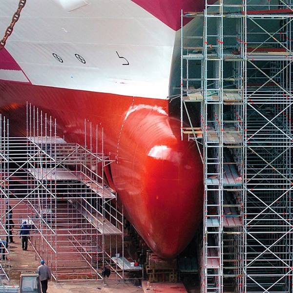 Ringlock scaffolding is erected for shipbuilding.